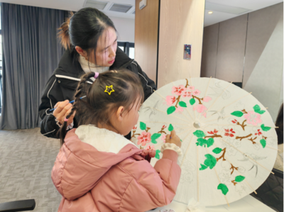 小手繪傳承，傘上綻非遺——霍山縣圖書館“非遺傳承”手繪油紙傘活動紀實